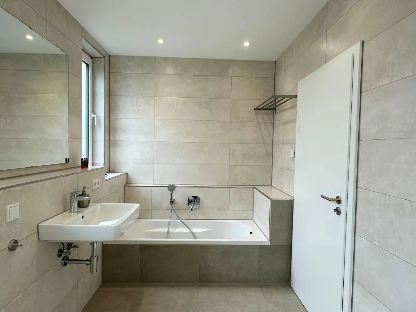 Cozy Apartment In Roesrath 0*, Росрат Германия